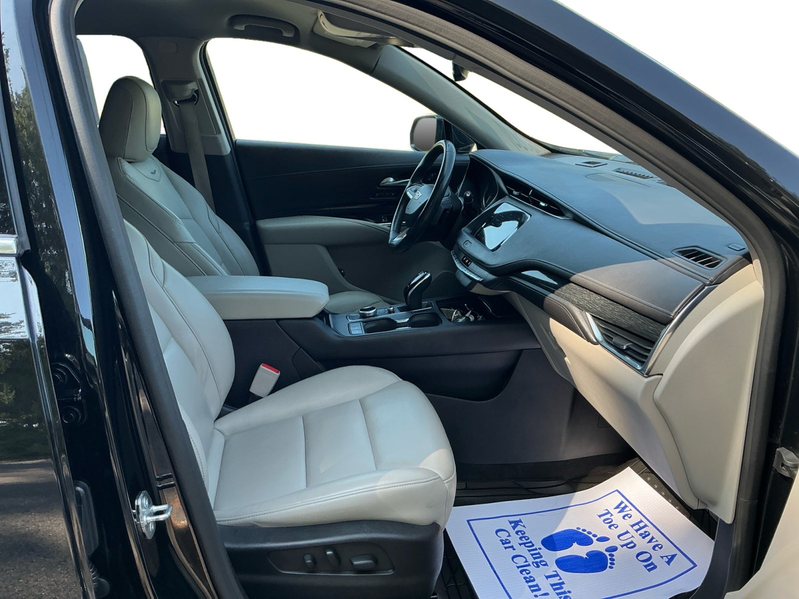 2022 Cadillac XT4 AWD Premium Luxury