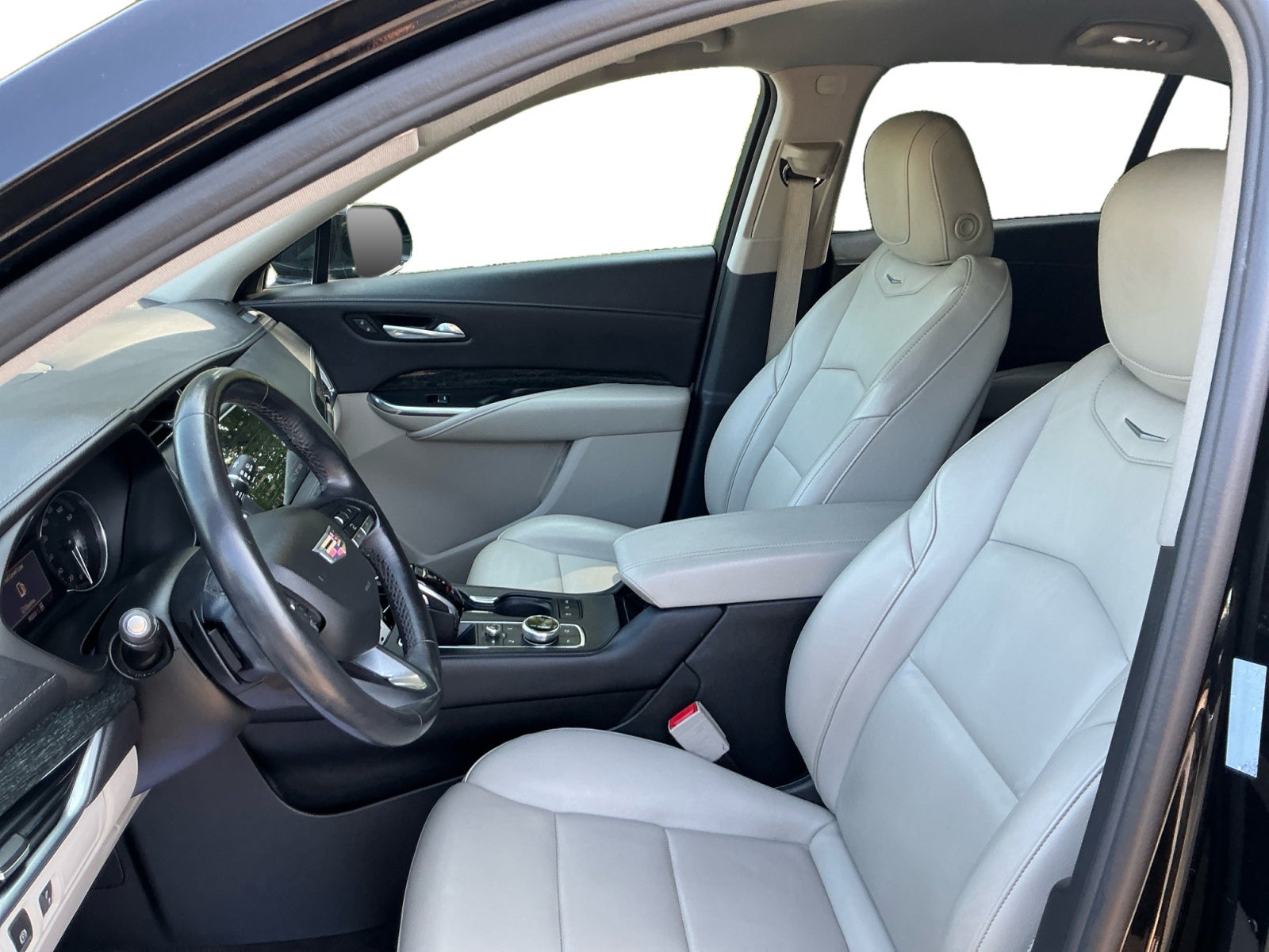2022 Cadillac XT4 AWD Premium Luxury