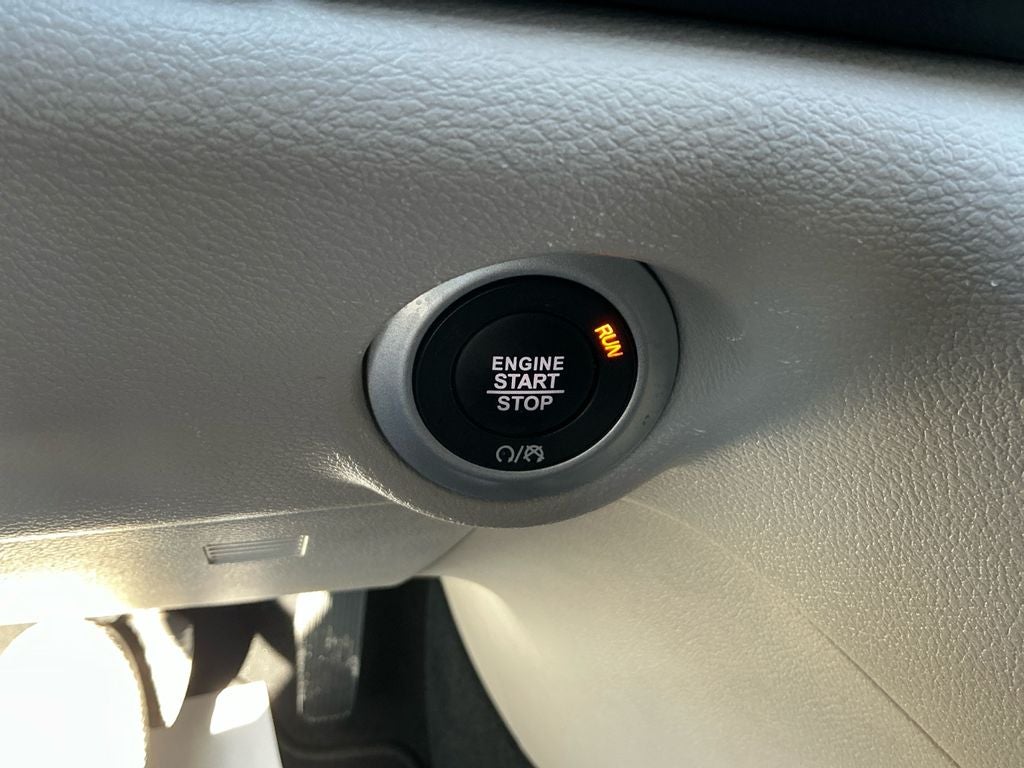 2024 Chrysler Voyager LX