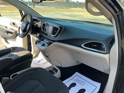 2024 Chrysler Voyager LX