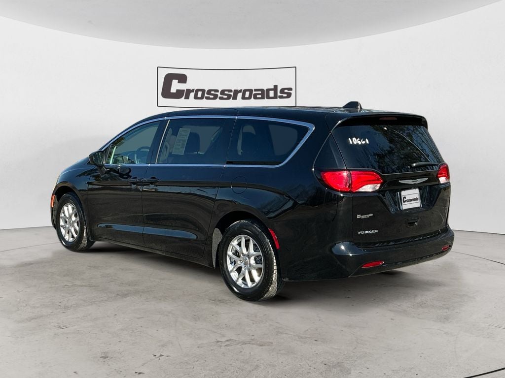 2024 Chrysler Voyager LX