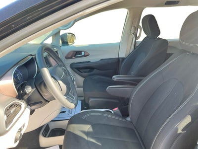 2024 Chrysler Voyager LX