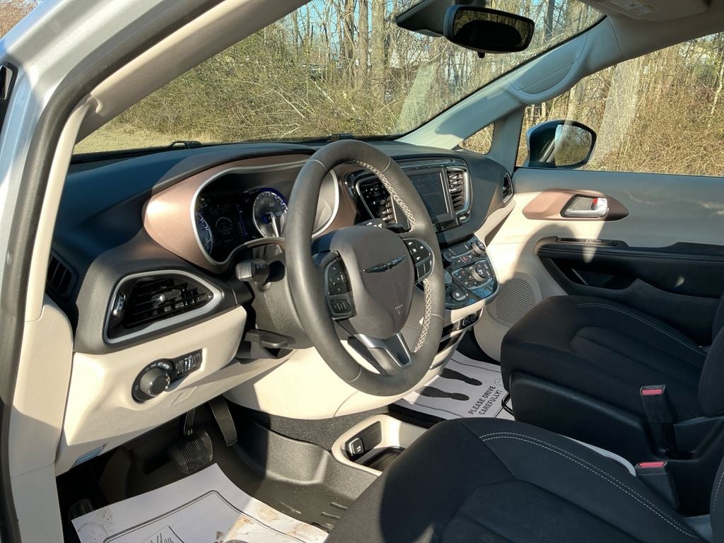 2024 Chrysler Voyager LX