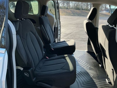 2024 Chrysler Voyager LX