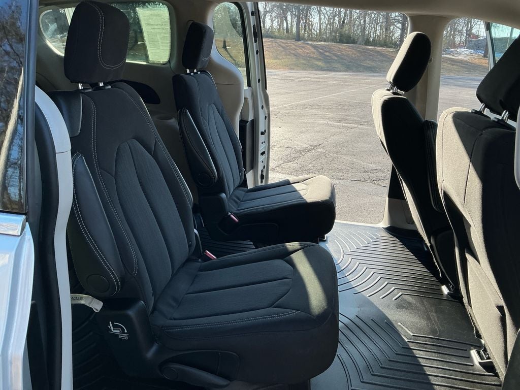 2024 Chrysler Voyager LX