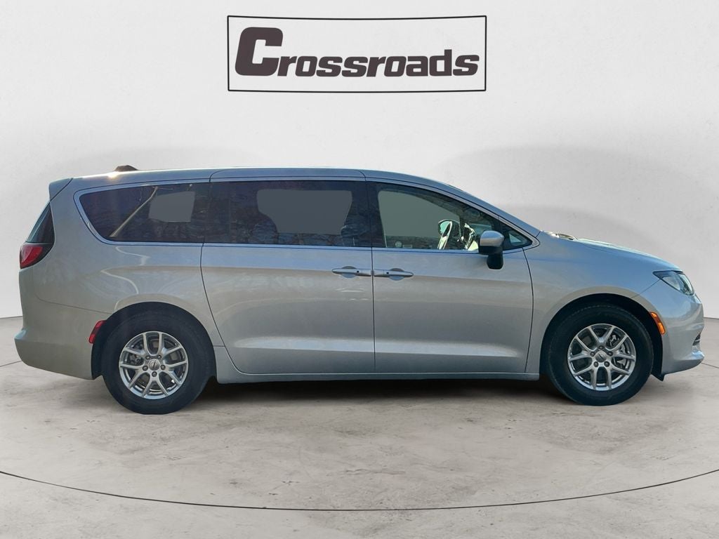 2024 Chrysler Voyager LX
